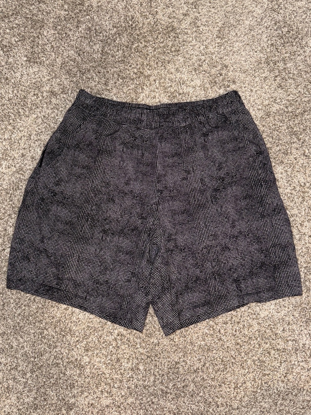 Lululemon Black/Grey Dotted Shorts (lined)